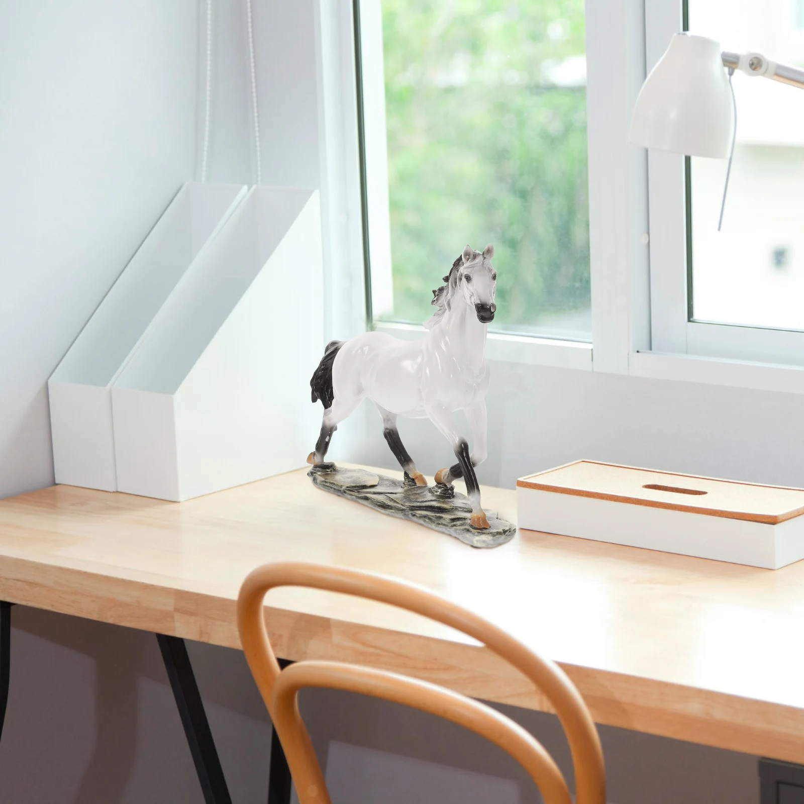 

1Pcs Realistic Horse Sculpture Resin Art Decoration for Office Home Desk Feng Shui Gift Exquisite Animal Statue Collection