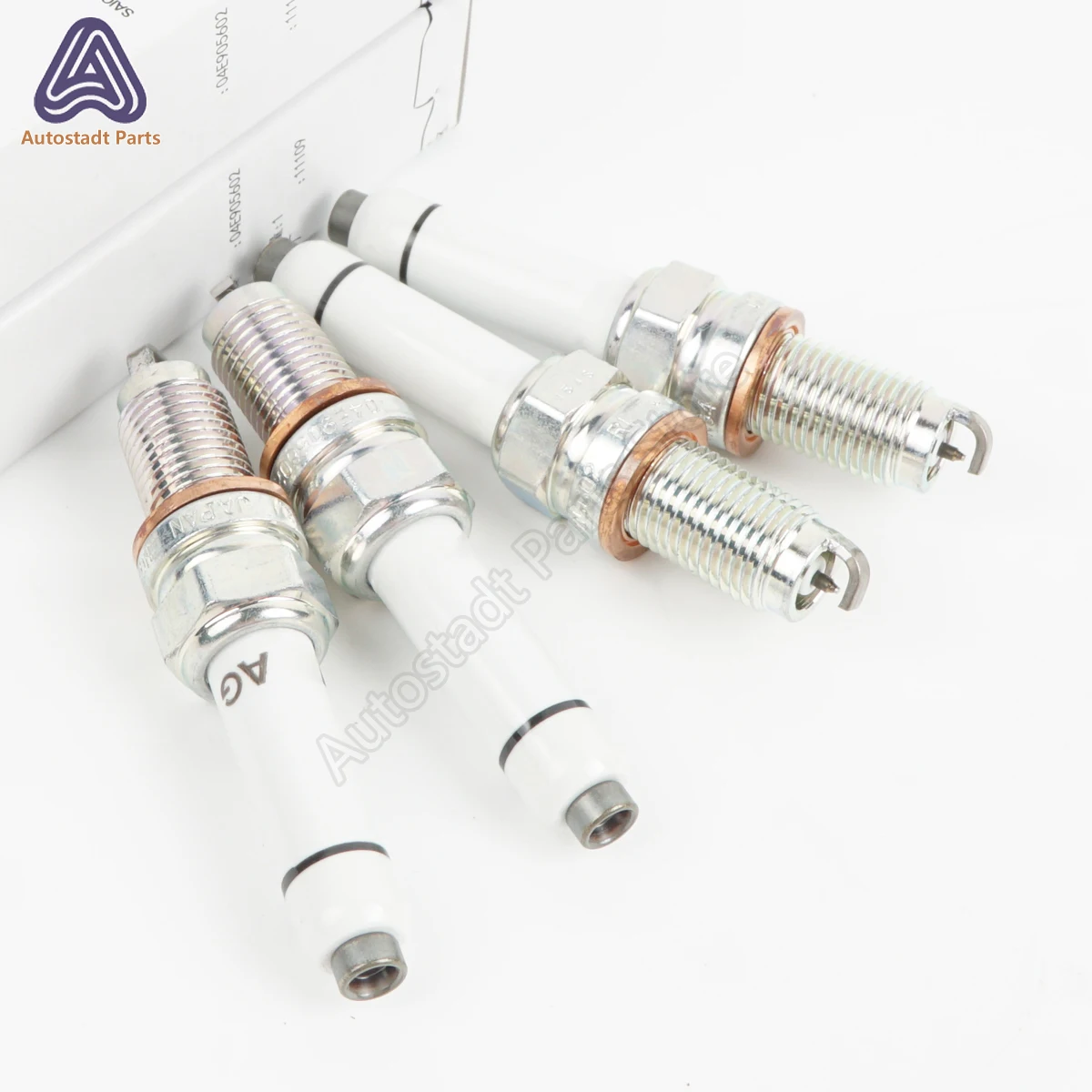 

4PCS SAIC 04E905602 Spark Plug For Kodiaq Golf A3 Leon A1 Q3 Polo Q2 Tiguan A4 Sharan Caddy Passat Variant Jetta Yeti 04E905612