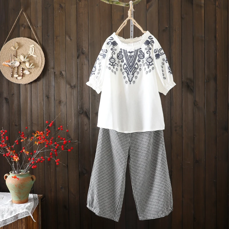 Faionable Katoen Linnen Set ort Sve Geborduurd T-shirt Elastische Taille Plaid Wijde Pijpen Broek Grote Maat Vrouwen Tweedelige Set
