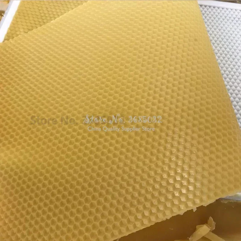 Hand pressure beeswax foundation sheet making machine wax comb embosser mill machine for China /Italian bee