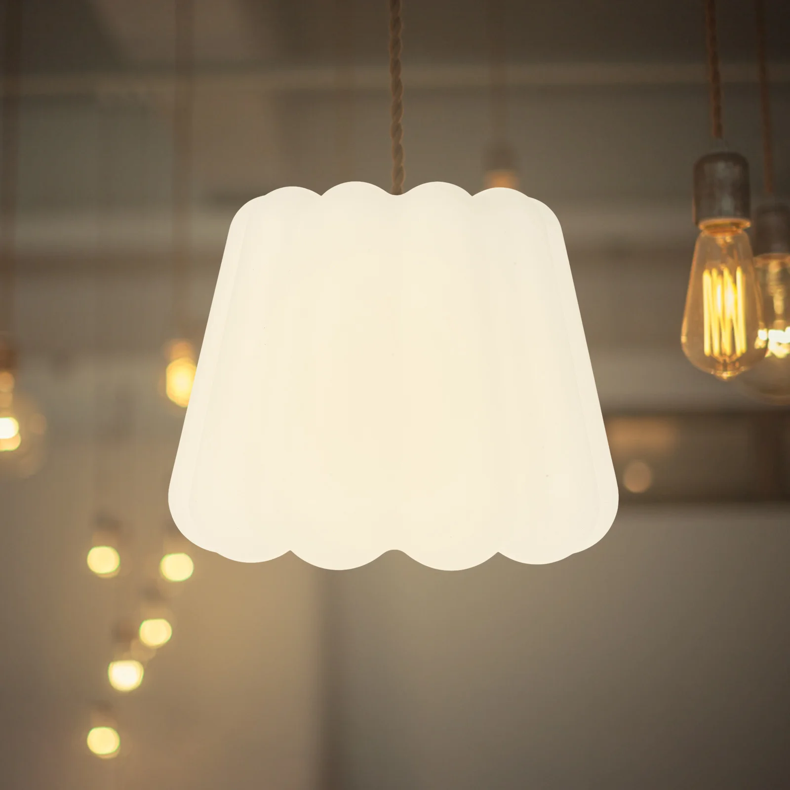 

White Acrylic Lampshade Pudding Shape G9 Metal Base Easy to Clean Replacement for Table Lamp Chandelier Living Room Decor Lamp