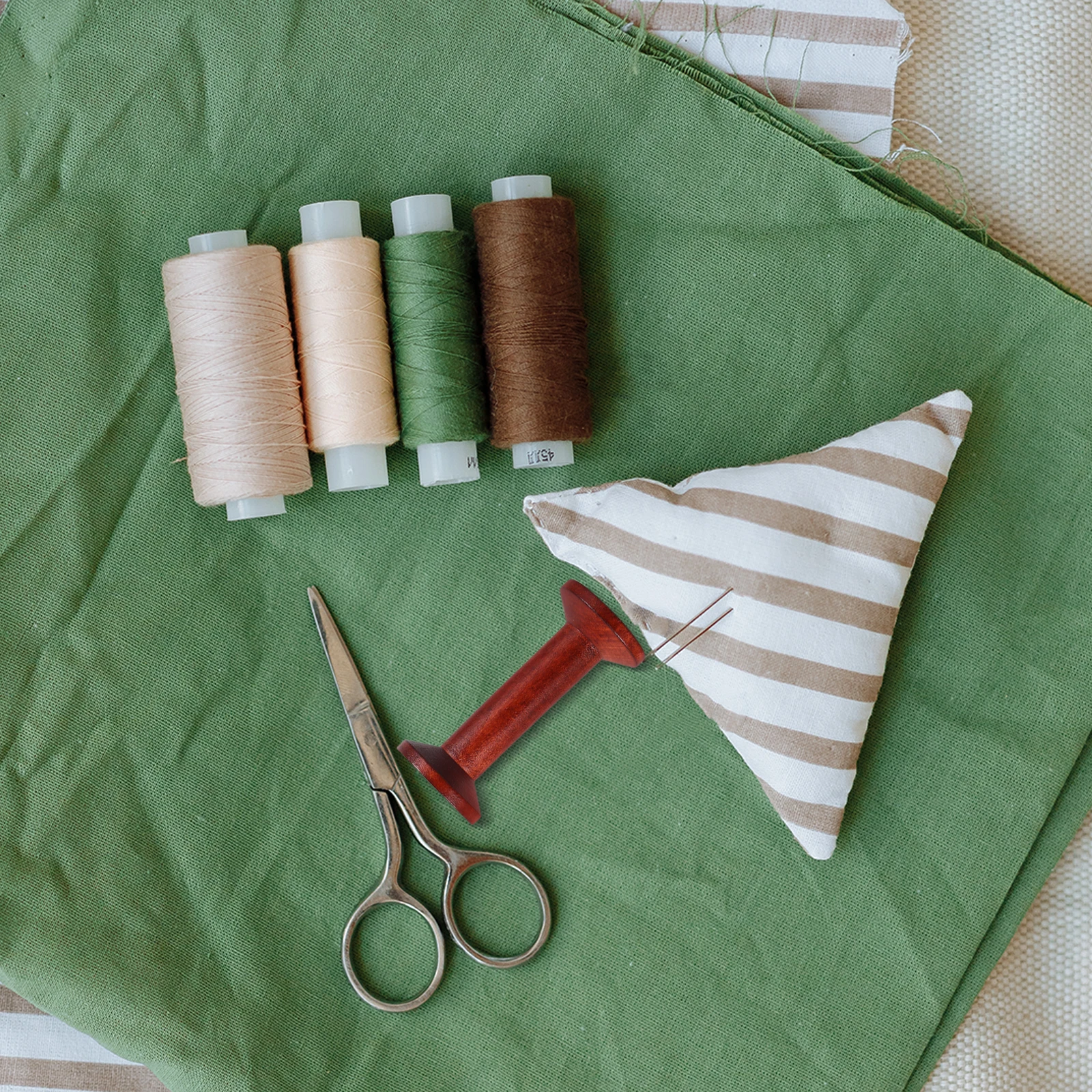 6Pcs Vintage Wooden Thread Spools Compact Sewing Organizer Household Yarn Holder Bobbins Thread Storage Wooden Bobbins Spools