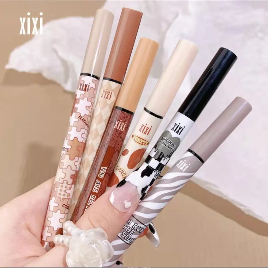 Modny kolorowy eyeliner Miękkie włosy dla początkujących Łatwy do makijażu Naturalny wodoodporny, odporny na pot barwnik Trwały makijaż oczu T2486