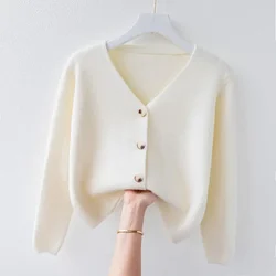 Cardigan con scollo a v corto verde maglioni da donna Crop Top lavorato a maglia invernale per donna bottone bianco all'uncinetto maglione tendenza 2024 manica lunga