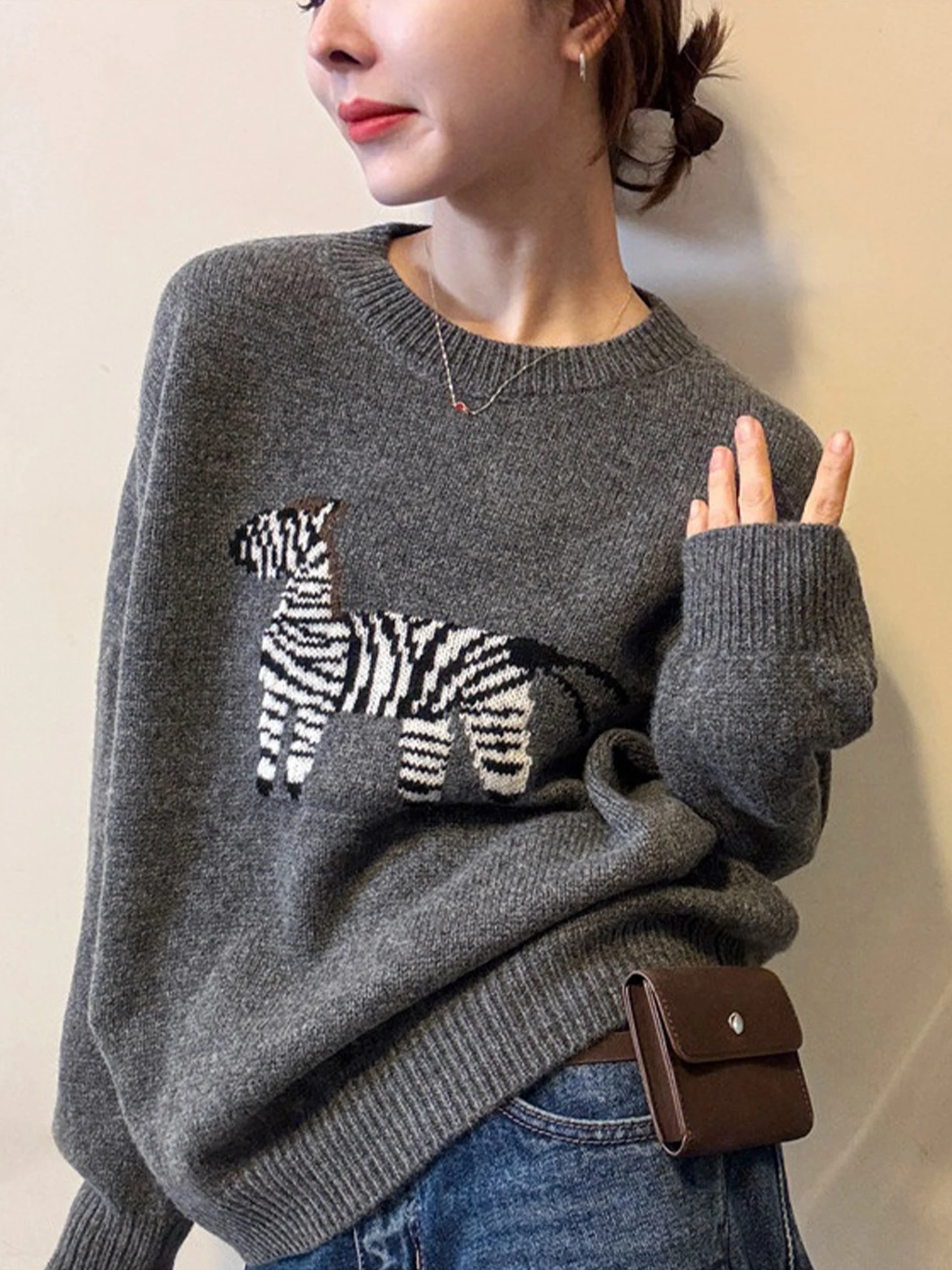 얼룩말 무늬 카메레 니트 스웨터 레드 루즈 캐주얼 롱 스웨터 겨울 패셔너블 유니크 여성 니트웨어 라운드 넥