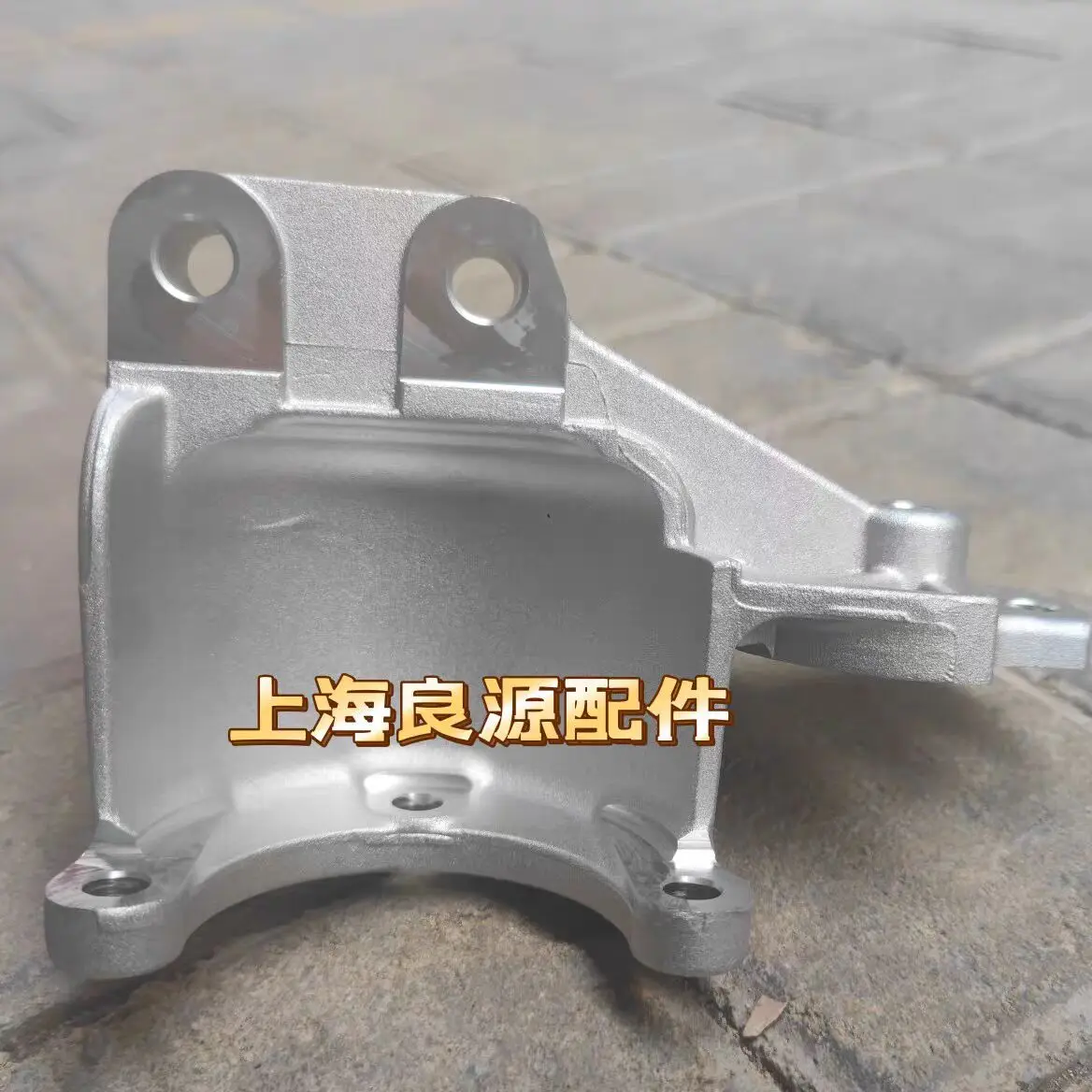 

Auto parts High quality for SAIC Maxus T60 Tensioner Pulley Bracket, Power Steering Pump Bracket, Engine Tensioner Bracket