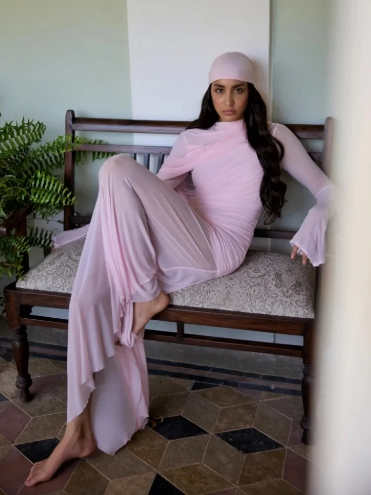 Elegante vestido largo fruncido rosa transparente con mangas largas – Vestido de noche transparente femenino para eventos formales y fiestas nocturnas