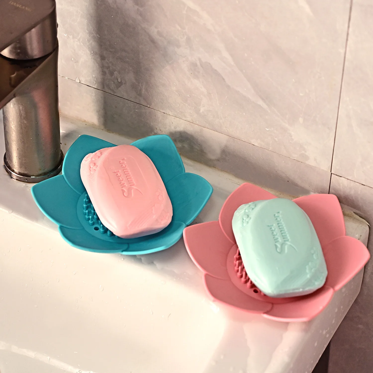 Soap Box Lotus Shape Non-slip Portable Silicone for Draining Soap Tray Draining Soap Dish Bathroom Accessories