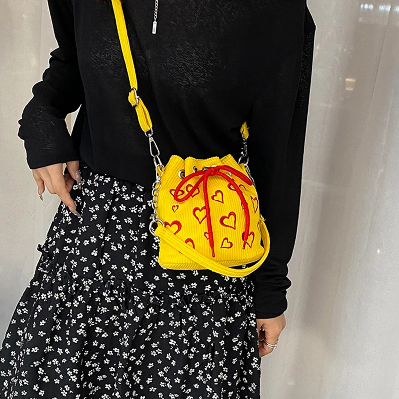 

Delicate Corduroy Mini Crossbody Bags Chic Heart Pattern Drawstring Design Bucket Bag Female Cute Lipstick Coin Purse