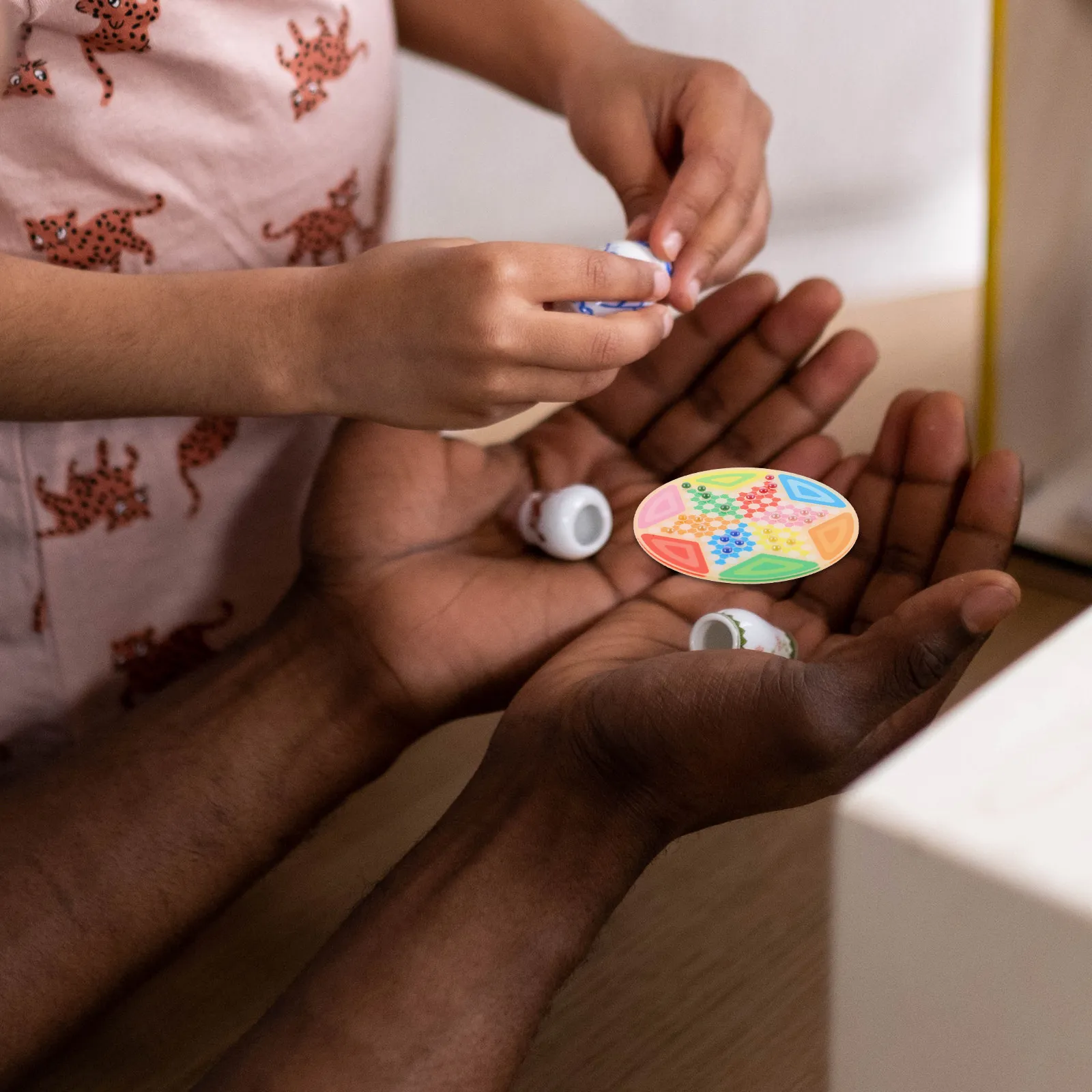 

Набор миниатюрных китайских шашек: реалистичный дизайн, пластик, керамика, имитация домика, декор для дома, маленькие аксессуары для украшения интерьера