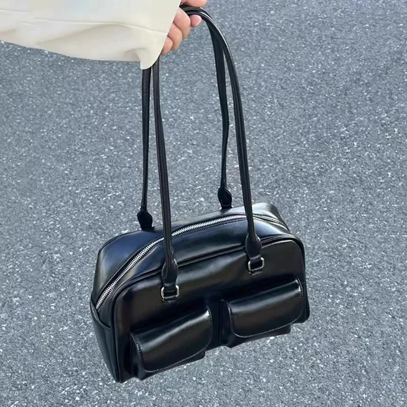 Korean niche design retro oil wax bowling armpit bag with multiple pockets, casual underarm bag, commuting portable shoulder bag