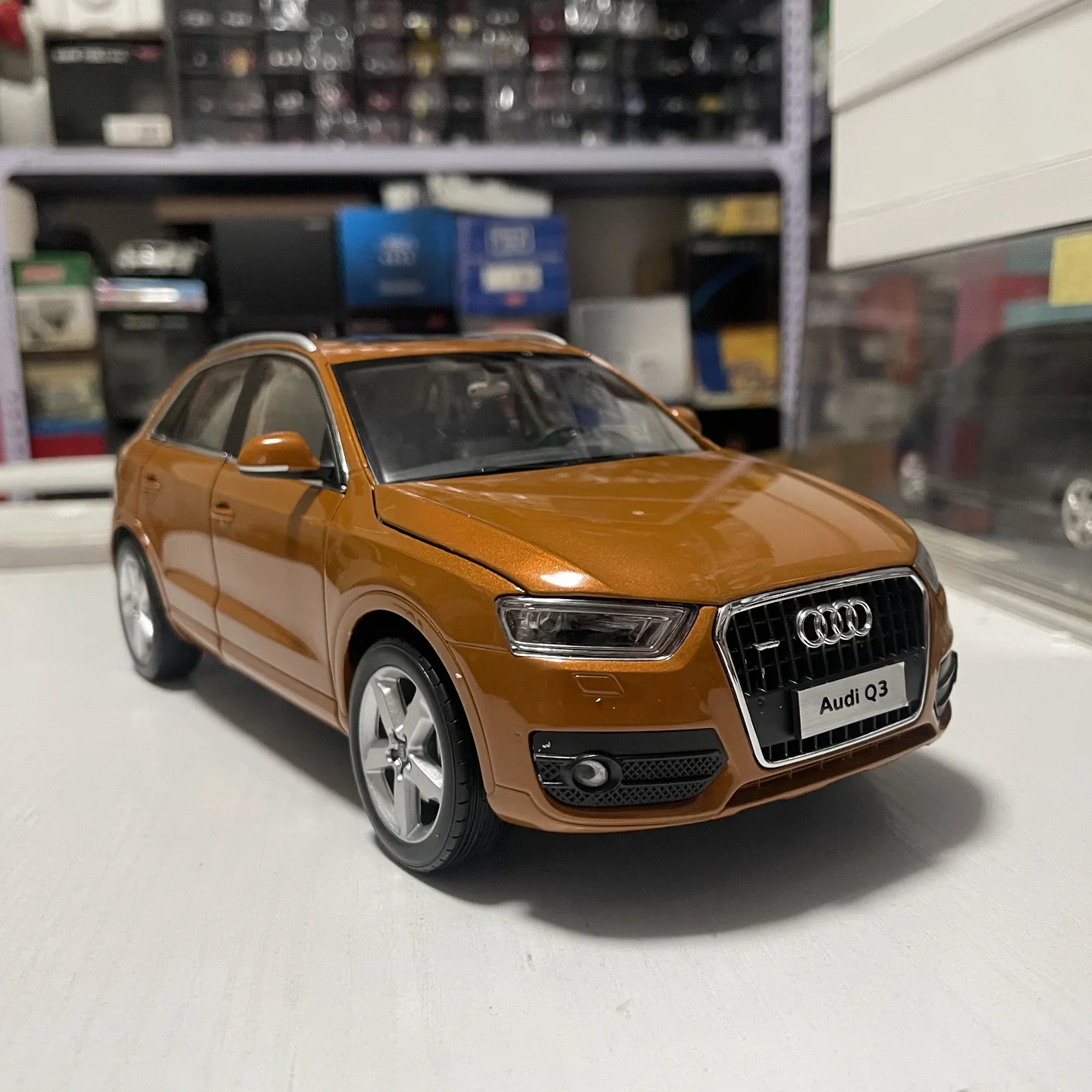 

1:18 Scale Diecast Alloy Orange Audi Q3 SUV 2013 Toys Cars Model Classics Nostalgia Adult Souvenir Gifts Static Display