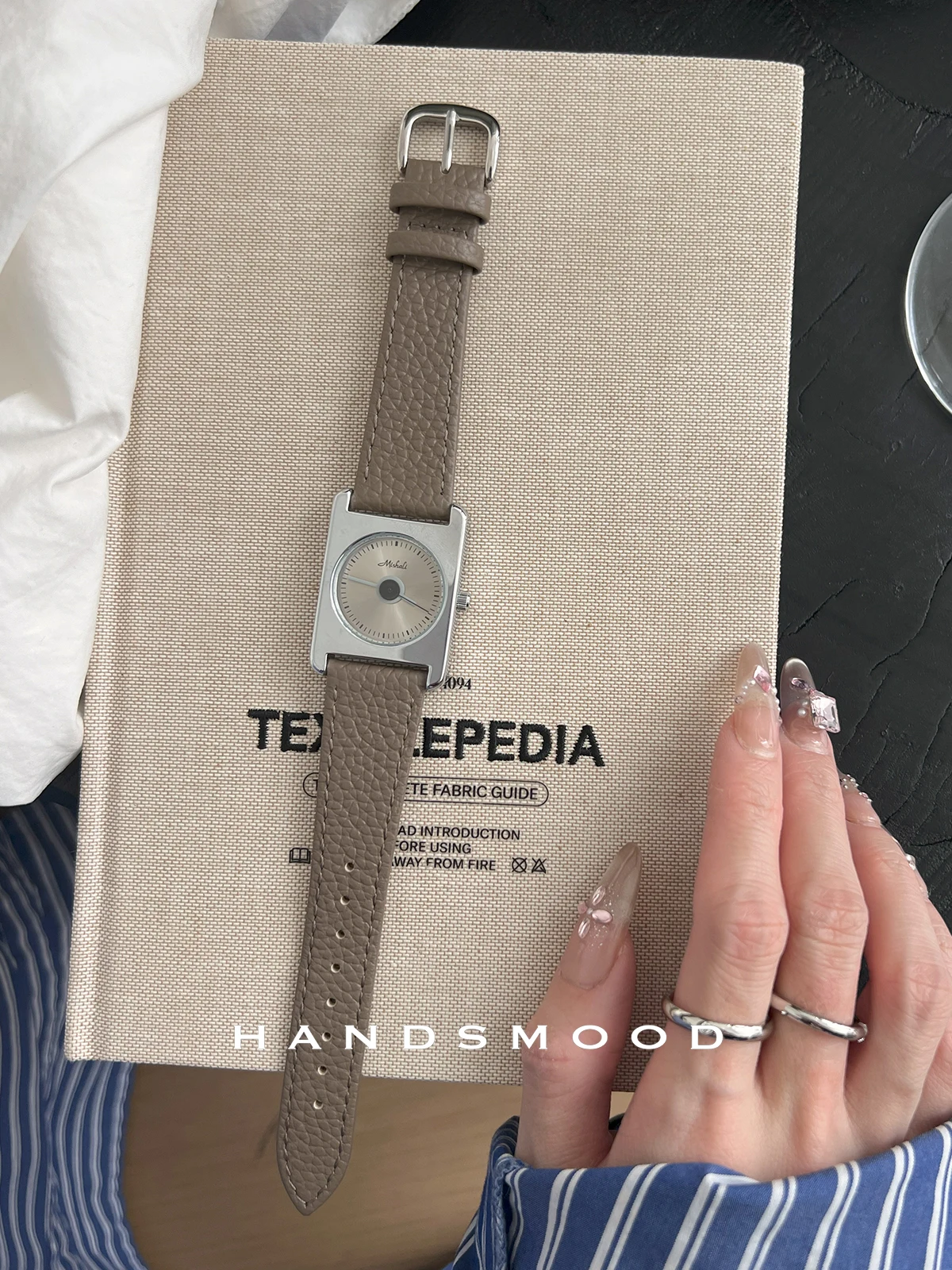 

Women's high-end watch elephant gray silver square high-end fashion commuter temperament versatile leather women's watch