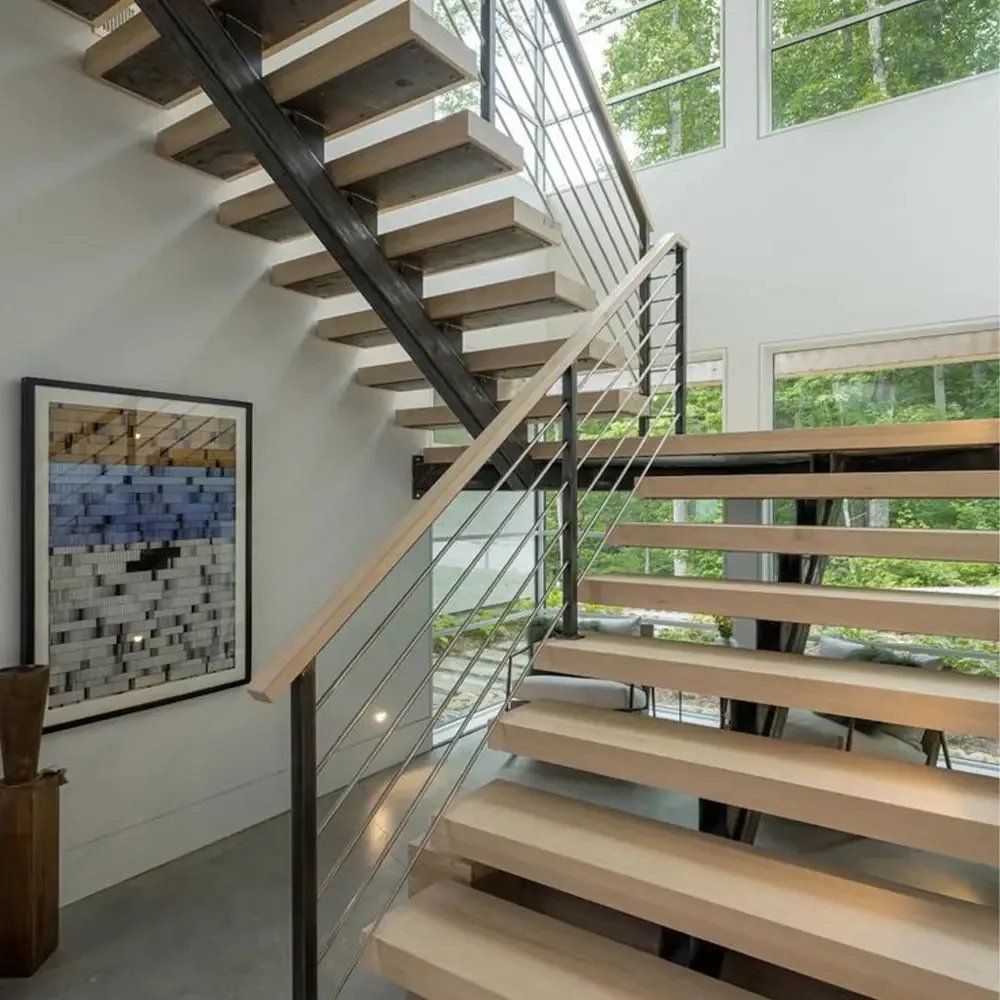 Рисунок 5 - Сборная современная внутренняя металлическая лестница