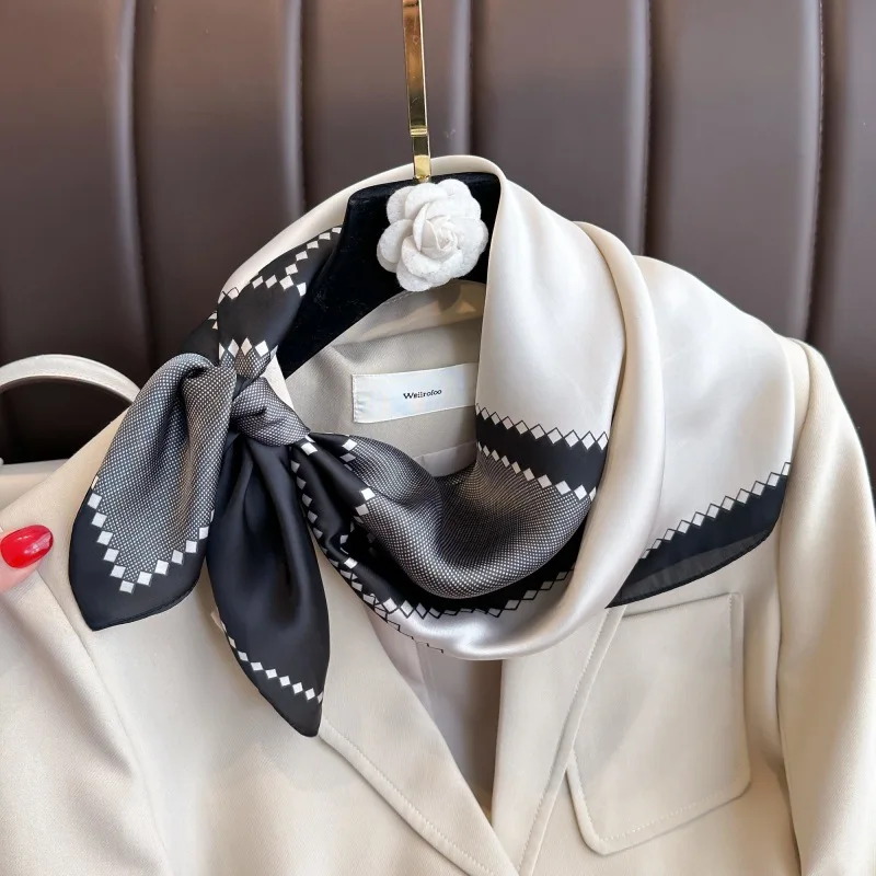 新しい高級馬柄シルクスクエアスカーフレディースソフトサテンヘアバンドネッカチーフオフィスヒジャブヘッドバンドスカーフバッグリボンギフト