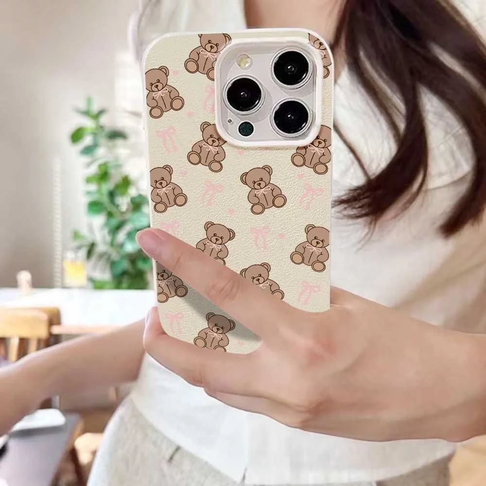 Niedliche Teddybär-Handyhülle mit rosa Schleife für iPhone 17 16 15 14 13 12 11 Pro Max 16 15 Plus XR, Silikon, matt, weich, stoßfest – Detail 4