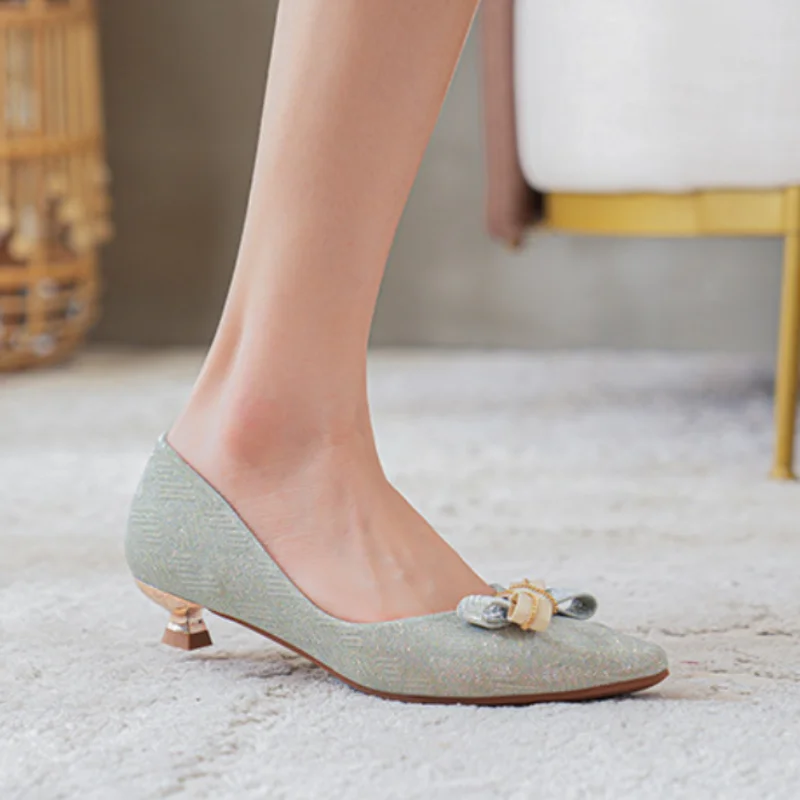 Senhora bombas de salto baixo 2cm gatinho salto deslizamento-on arco-nó doce vestido sapatos ponta pontiaguda bege sola anti-salto azul 43 pano de lantejoulas