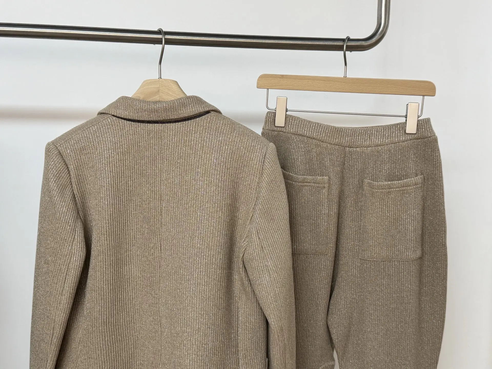 سترة نسائية جديدة عالية الجودة من القطن المحبوك ذات طية صدر السترة المتلألئة المؤخرات عصرية ومتعددة الاستخدامات #4