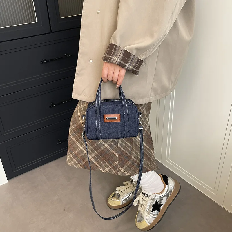 

2025 autumn new simple and niche design casual and individual shoulder cross-body bag fashionable lady small square handbag