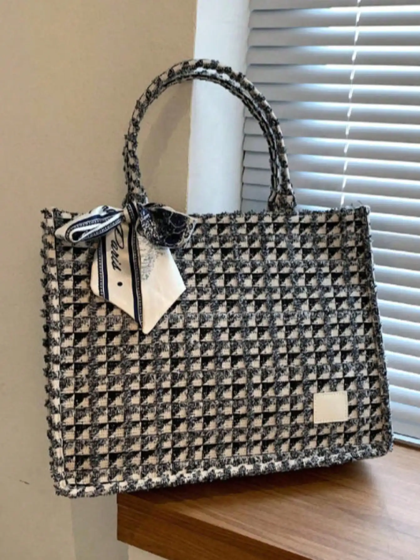 

Large Capacity Fashionable Plaid Tote Bag