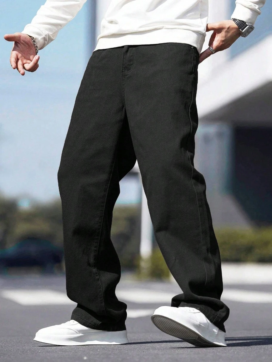 

Незаменимый кусок осенью и зимой: свободные черные мужские джинсы с естественным теплом, легко мастирующиеся переходный сезон.