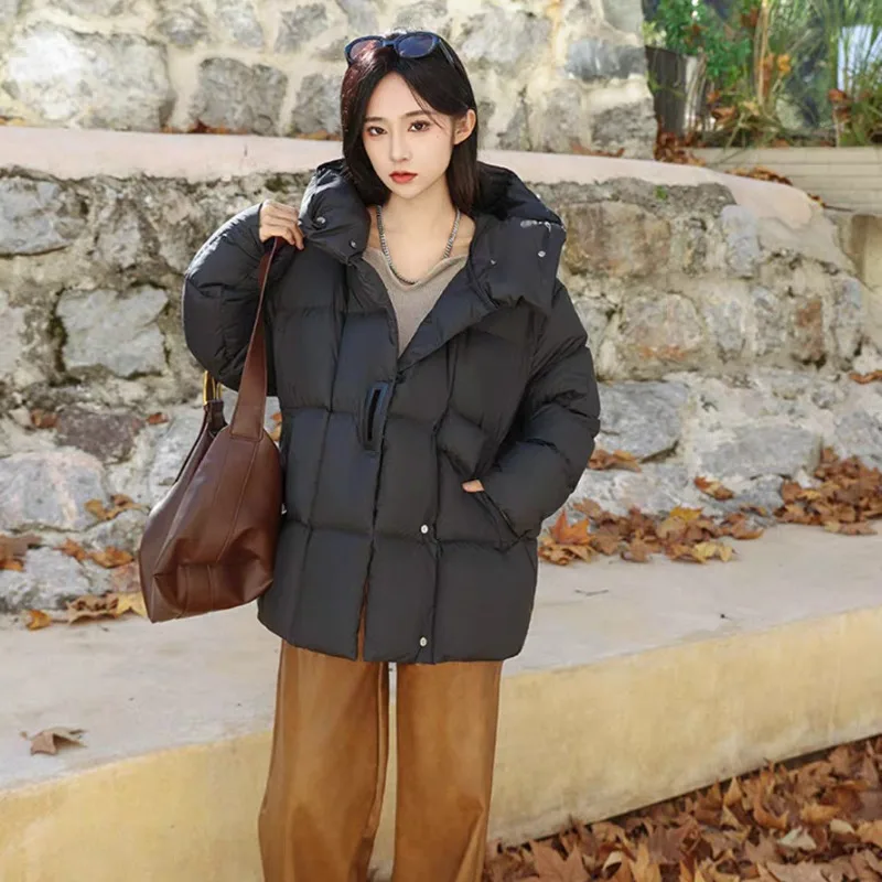 Piumino ispessito stile corto in piuma d'anatra bianca di fascia alta alla moda per le donne Nuovo arrivo invernale con elegante cappotto in stile nobile