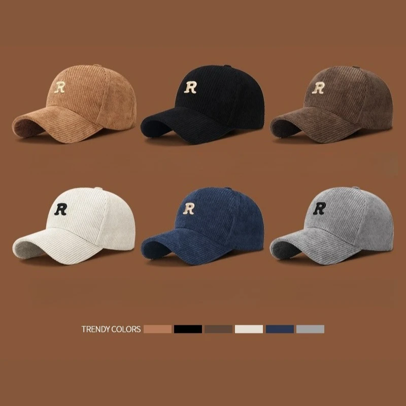 

Мягкая спортивная бейсболка в стиле ретро из удобной полосатой теплой ткани.