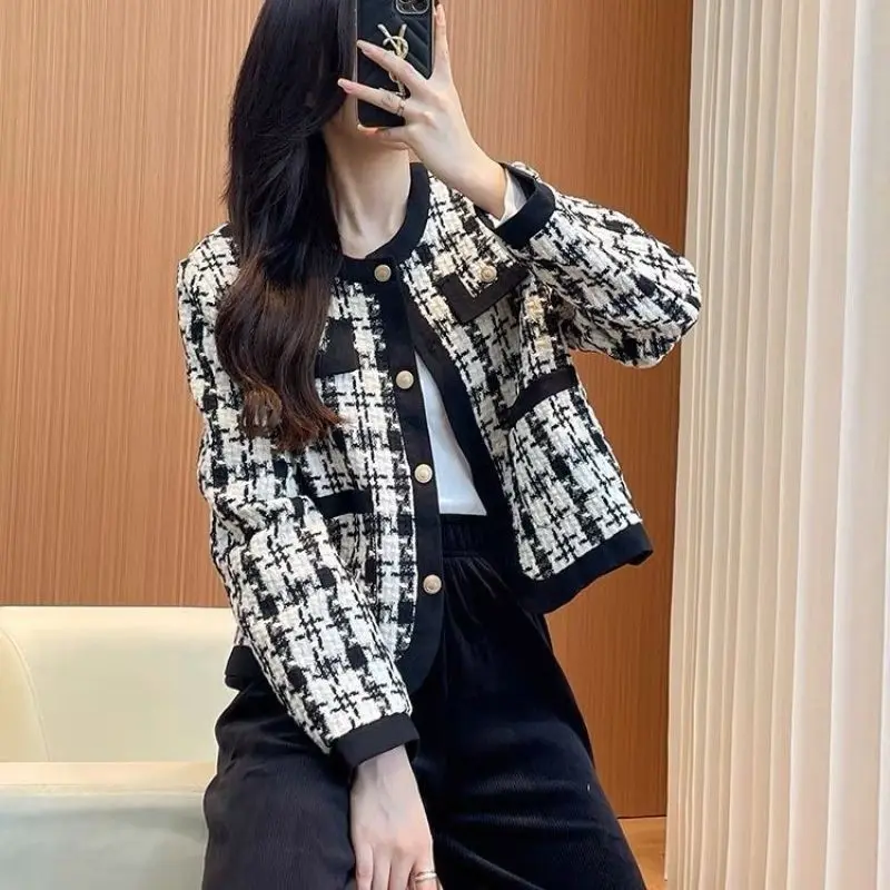 Xiaoxiangfeng Qianniao Checker Retro Jacket 2023 Spring Autumn New Korean Version Fashion Temperament Celebrity Short Coats