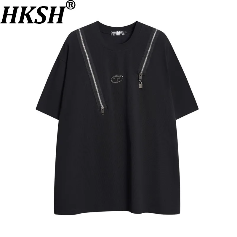 

HKSH 2026 Летняя новинка: Мужская футболка в стиле Dark Chic с молнией, коротким рукавом, металлической нашивкой, свободного кроя, уличный стиль, трендовая женская футболка HK19799