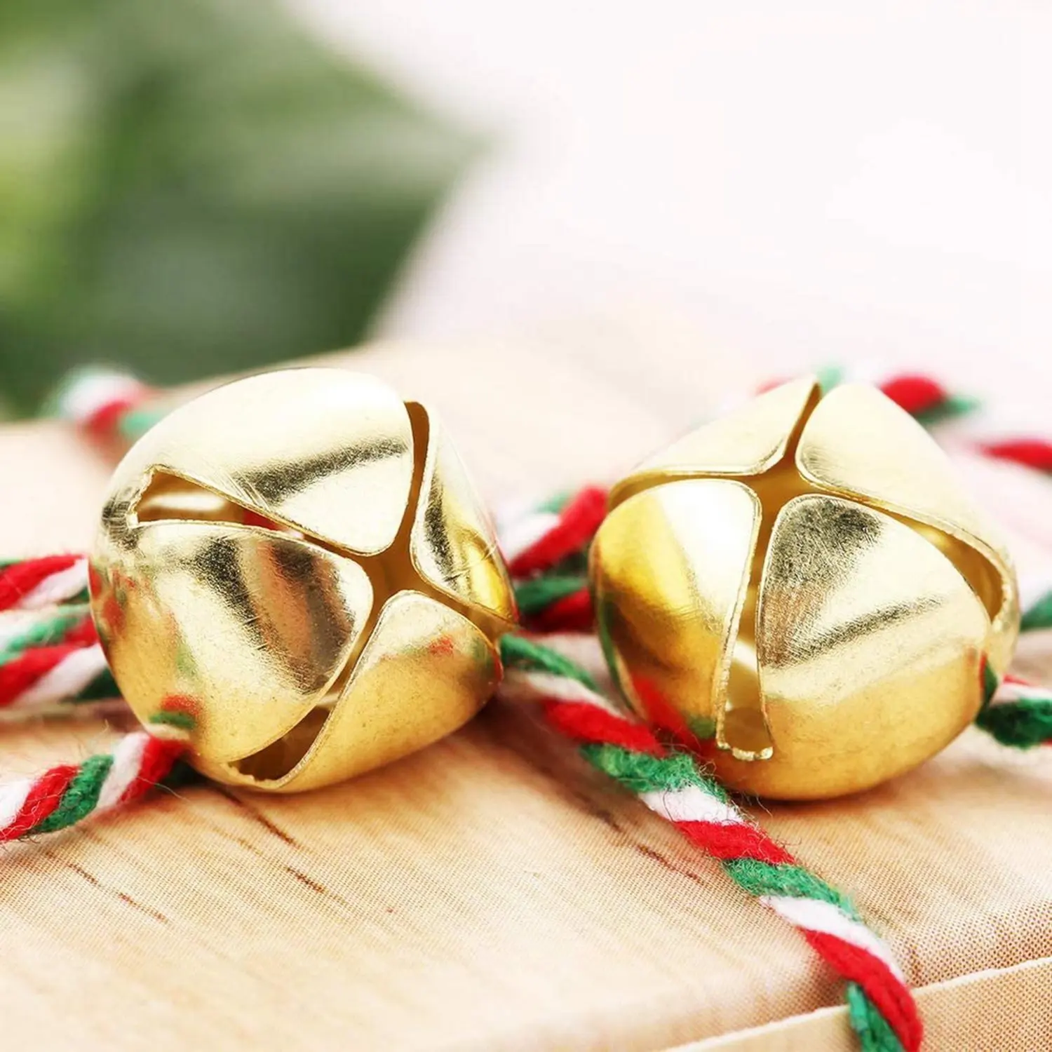 100 ชิ้น Jingle Bells, 15 มม.โลหะ Jingle Bells MINI CRAFT Bells ลูกปัดสําหรับ DIY GOLD