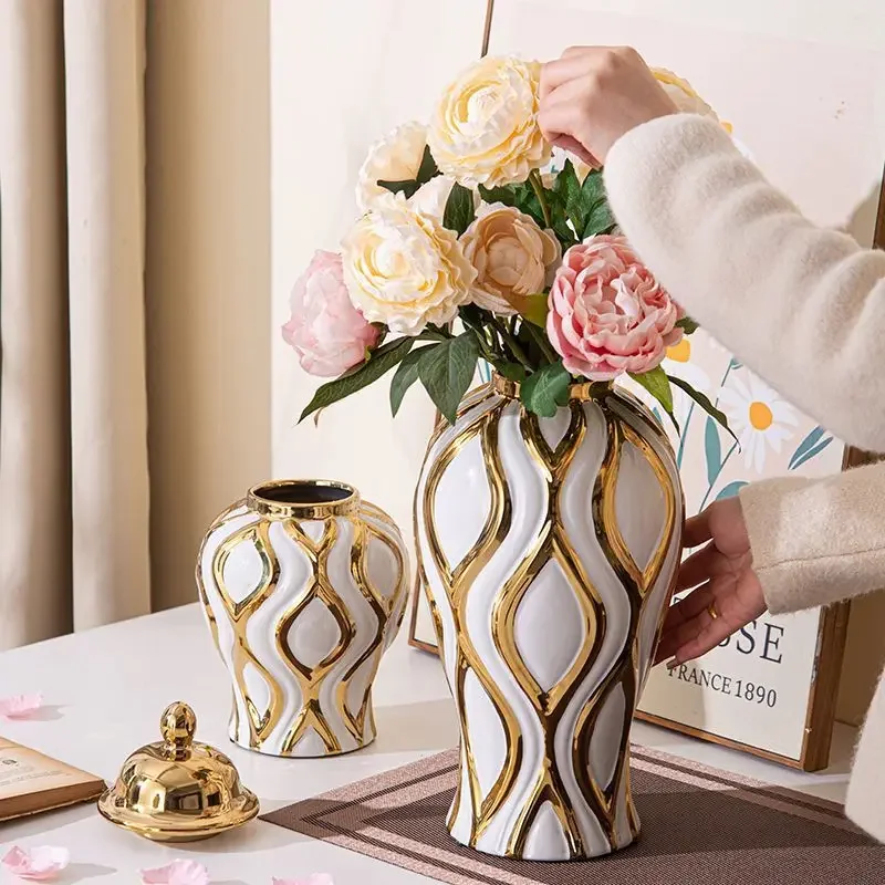Ceramic Golden Vase Geometric Pattern Porcelain Storage Tank Ginger Jar Ceramic Crafts Ornament Home Decoration Accessories