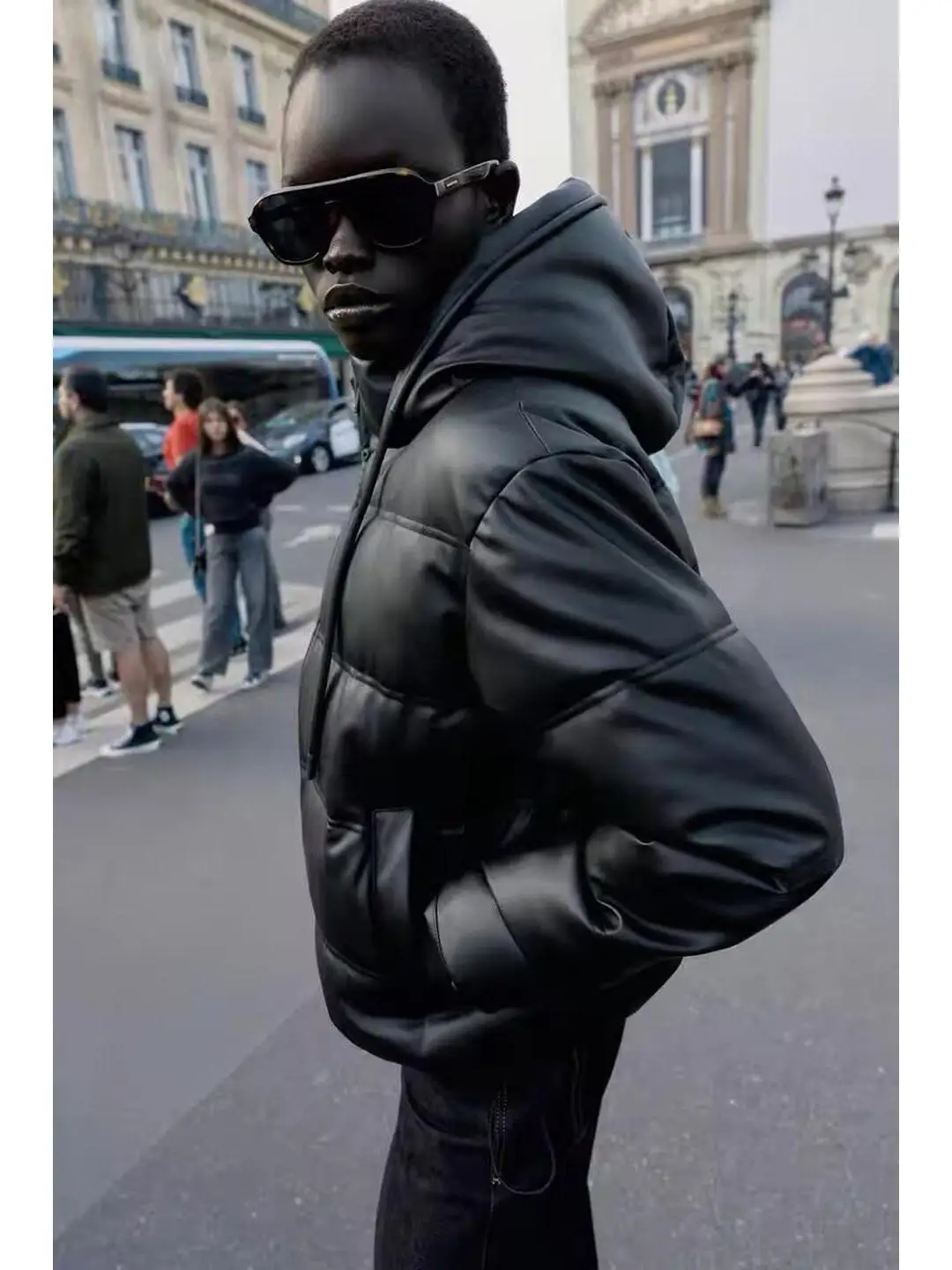 سترة من الجلد مع غطاء محرك السيارة وسحاب للإغلاق وحزام ملابس خارجية عصرية دافئة للنساء ملابس قطنية طويلة Sve #1