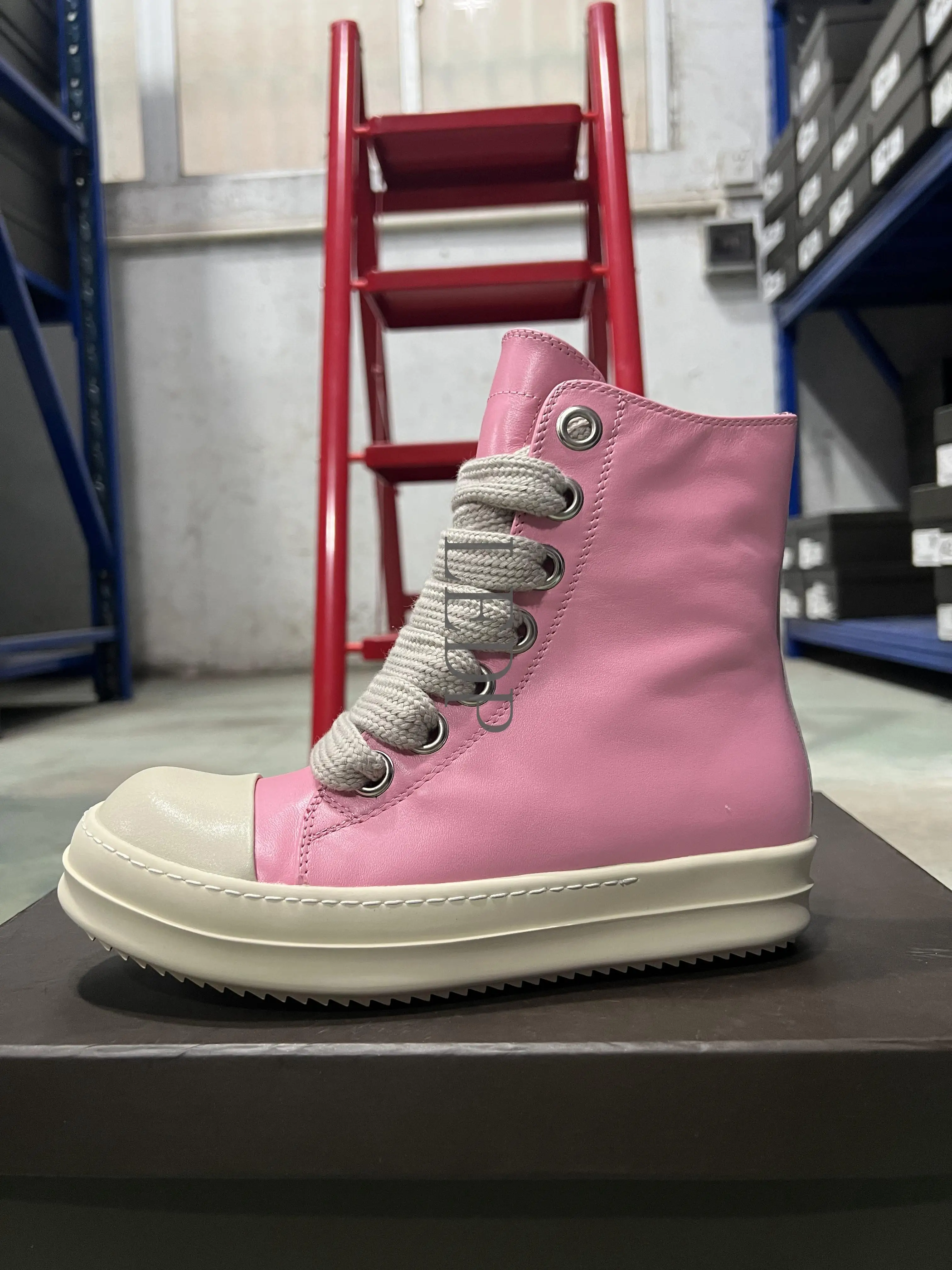 ブランドクラシックピンクレザーシューズ女性高級カジュアルハイトップスニーカーファッション分厚いレースアップジッパーアンクルブーツデザイナーシューズ