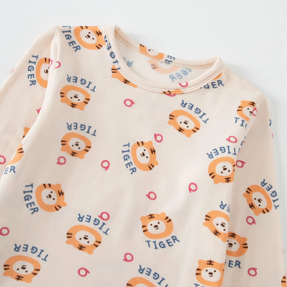 2-teiliges Kinder-Set für Herbst/Winter, bestehend aus bequemer, langärmliger Thermounterwäsche, ideal als Freizeitkleidung und als süßes, mit Cartoon-Motiven versehenes Schlafanzug-Set für Jungen und Mädchen. – Detail 15
