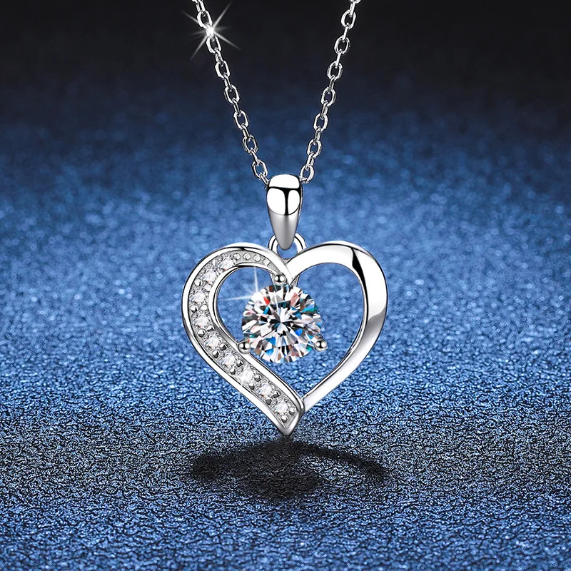 D Color Moissanite Necklace Pendant Light Luxury Ocean Heart 1 Carat Moissanite Silver Necklace Platinum PT950 Mark