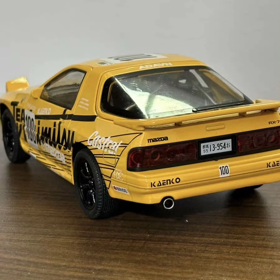 1:24 Mazda RX7 FC Latte Art inicial D supercoche aleación Diecast modelo coche sonido y luz fina decorativa juguetes para niños regalos