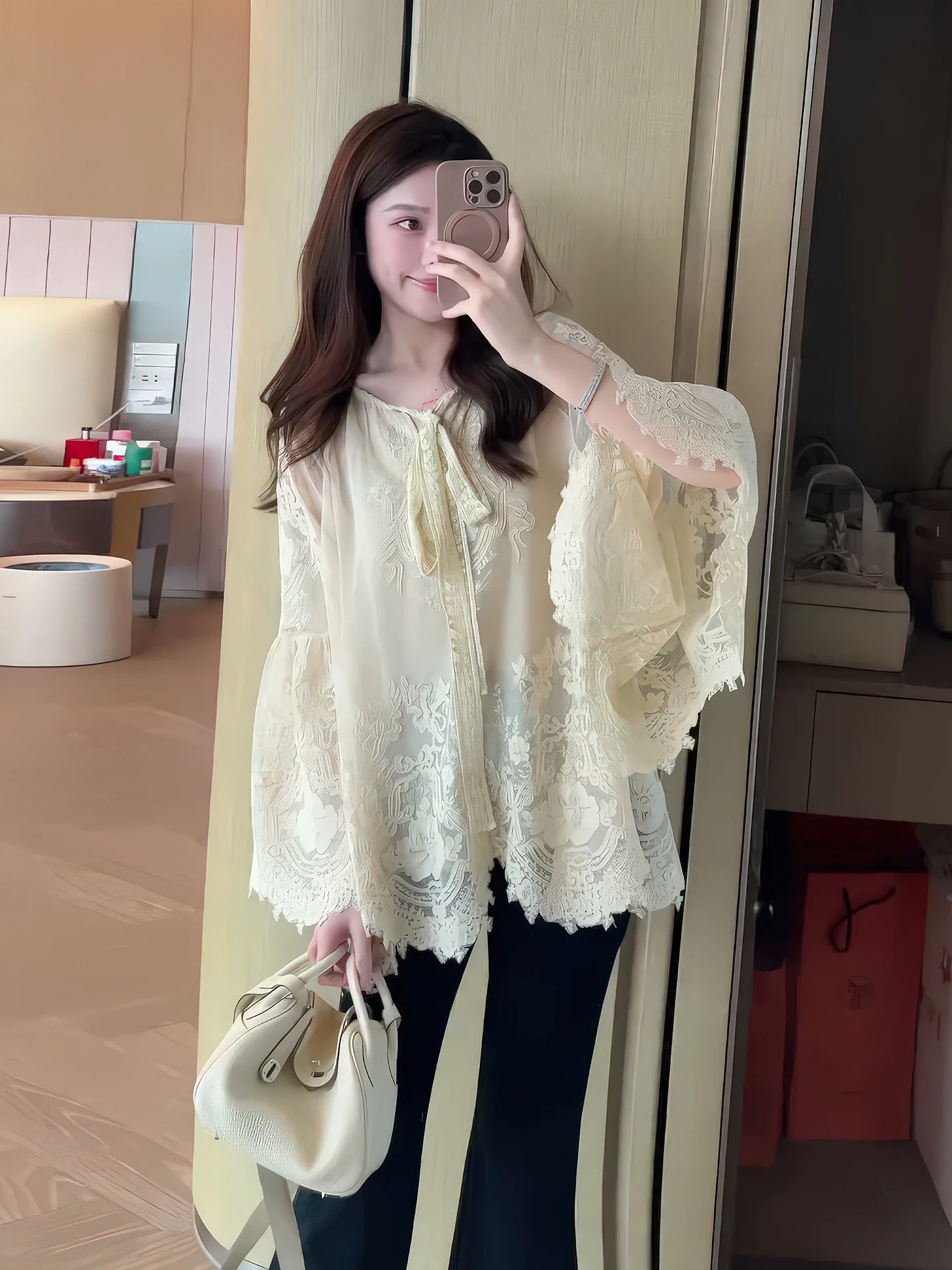 

Elegant Lace Embroidery Shirt Women's Loose Slimming Fashionable Summer 2026 New Style Gentle Wind Casual Long Sleeve Top