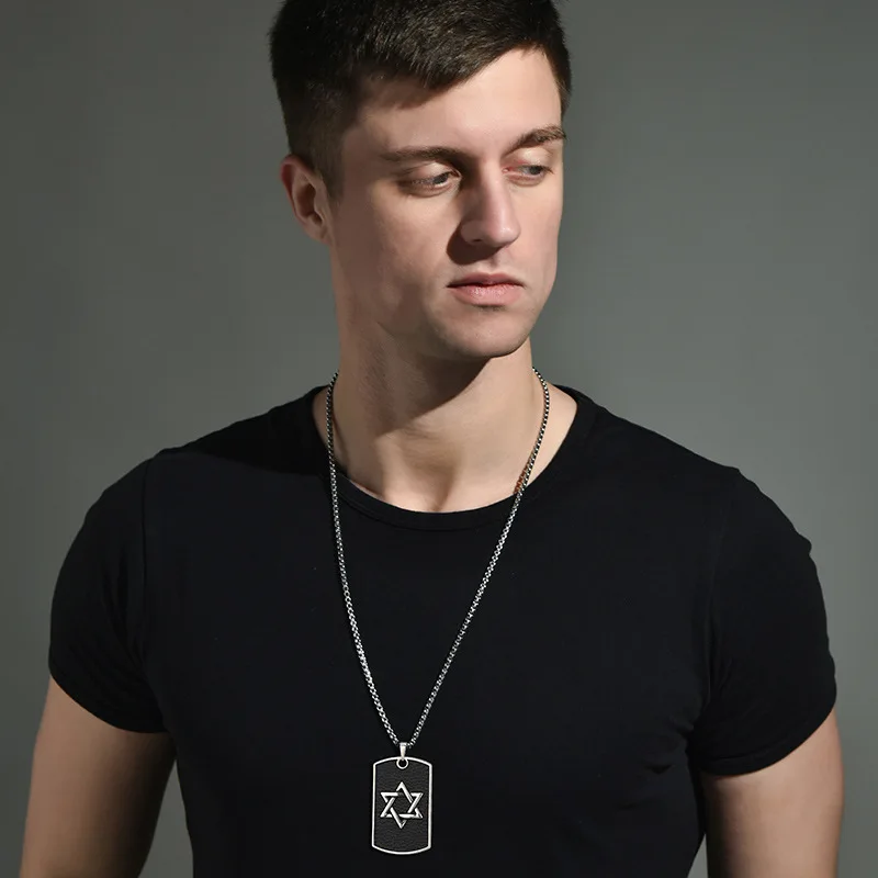 إكسسوارات الهيب هوب الأوروبية والأمريكية في الشوارع، ومعلقات الهيب هوب ذات العلامات التجارية العسكرية، وسلاسل السترات، والقلائد الرجالية