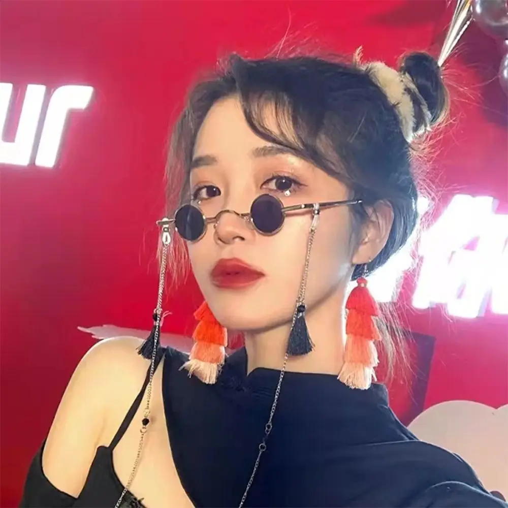 

Модные солнцезащитные очки в металлической оправе в стиле рок, классические ультра маленькие круглые солнцезащитные очки в стиле хип-хоп, панк, солнцезащитные очки для пляжа/путешествий/уличная одежда