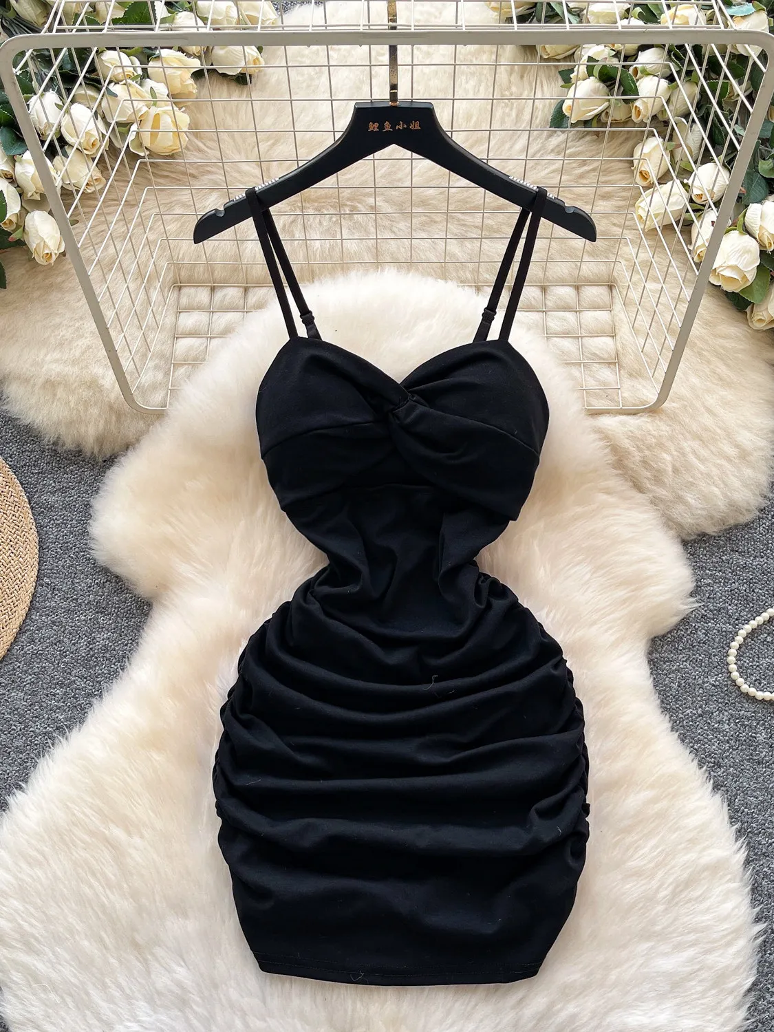 Foamlina Vrouwen Zomer Sexy Spaghetti Jurk Solid Twist Uitgesneden Front Mouwloze Slanke Ruches Bodycon Mini Backless Jurk