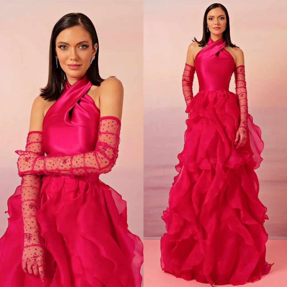 맞춤형 매력적인 오간자 이브닝 드레스, 정교한 홀터 슬리브리스 홈커밍 드레스, 럭셔리 스윕 트레인 프롬 드레스