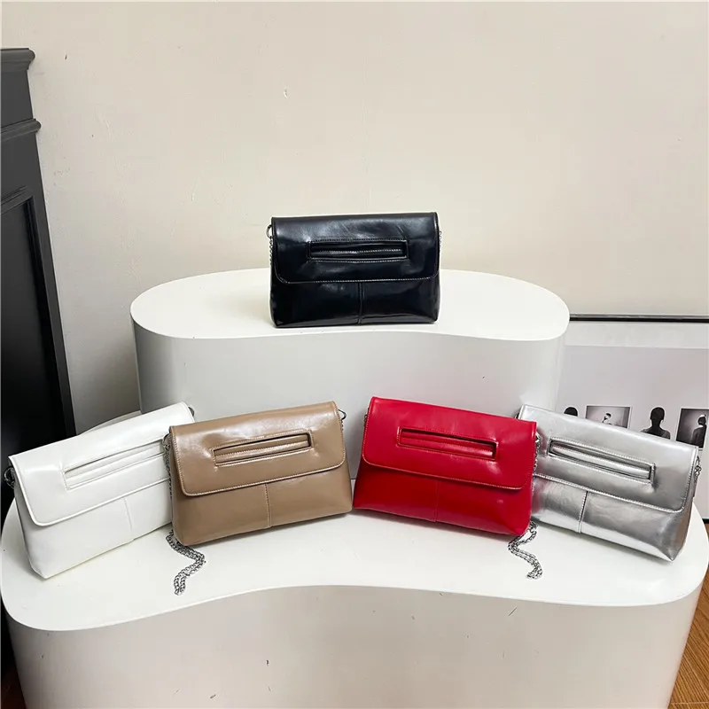 

2025 New Women's Glossy Leather Crossbody Bag, Chic Chain Strap Shoulder Purse, Versatile Evening Clutch for Party & Dating