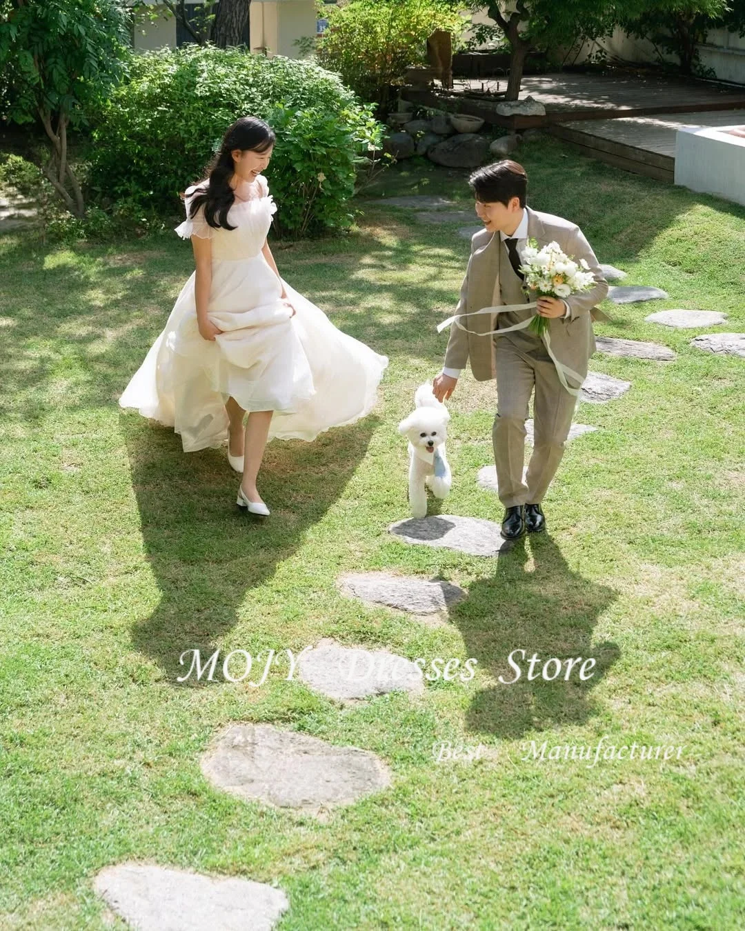 Mojy بسيط ألف خط الطية نفخة الأكمام بسيطة ألف خط فساتين الزفاف الأورجانزا طول الأرض مشد الظهر زي العرائس حسب الطلب