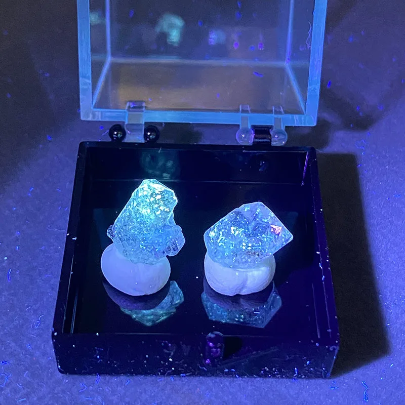 

Natural oil golden crystal diamond gem stone (can be made as a pendant) Collections+Box size：35*35*35mm