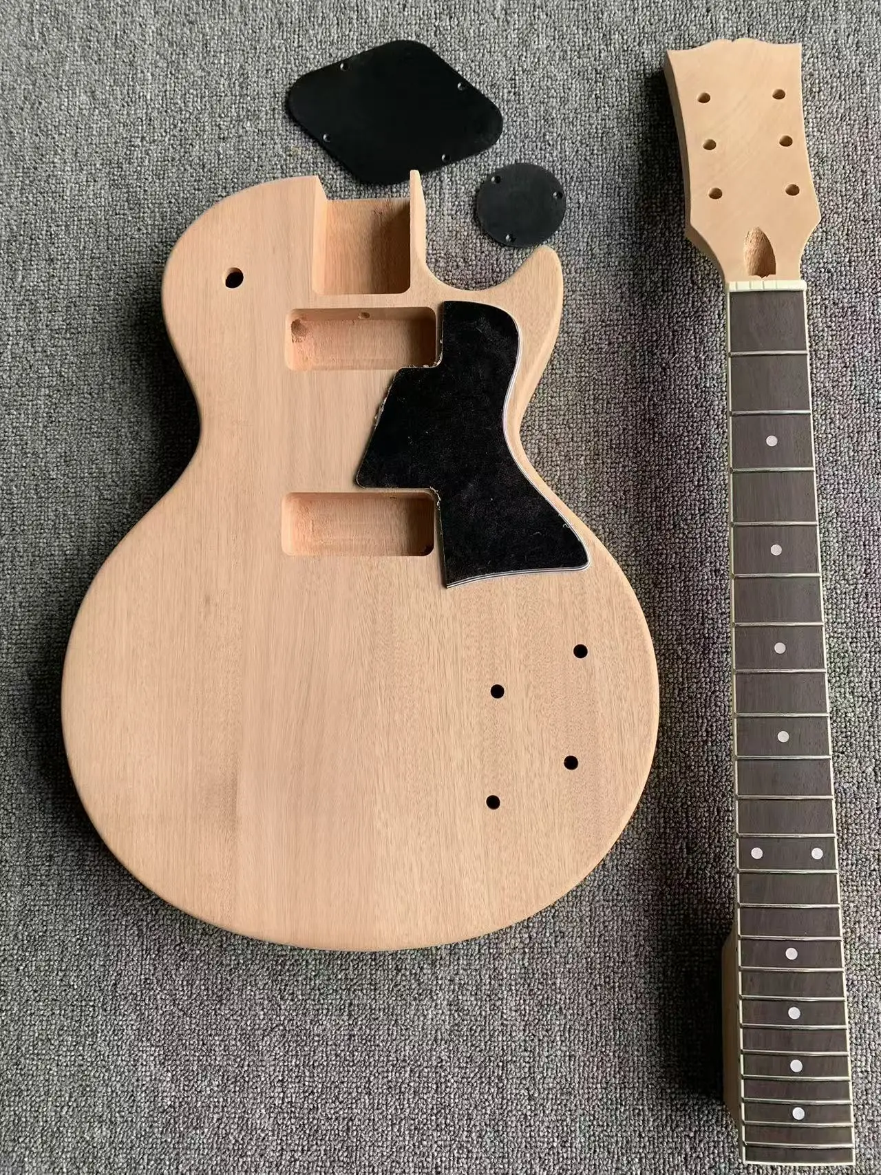 Hochwertige 22-Bünde-E-Gitarre zum Selbermachen