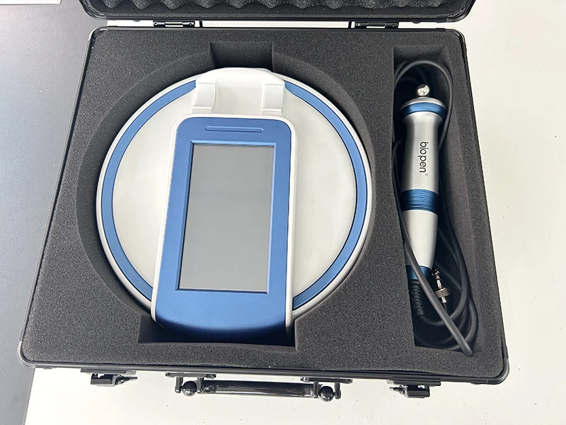 Biopen T6 3 in 1 Massaggiatore Elettrico Automatico EMS Rotante RF Microcorrente per Lifting Cutaneo con Terapia a Luce Blu