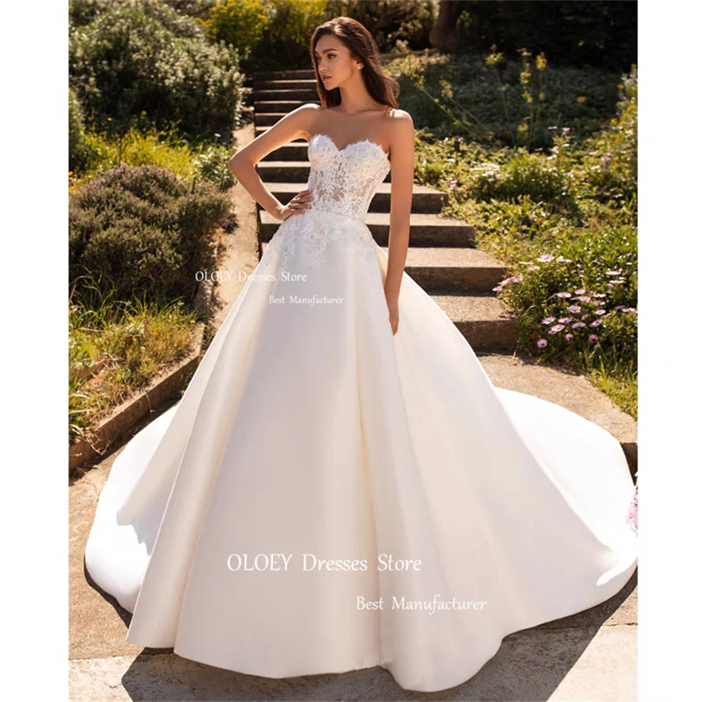 OLOEY Vintage Strapless Wedding Dresses 3D Appliques Crystal Lace Sleeveless A-Line Bridal Gowns Sweetheart Long Sweep Train