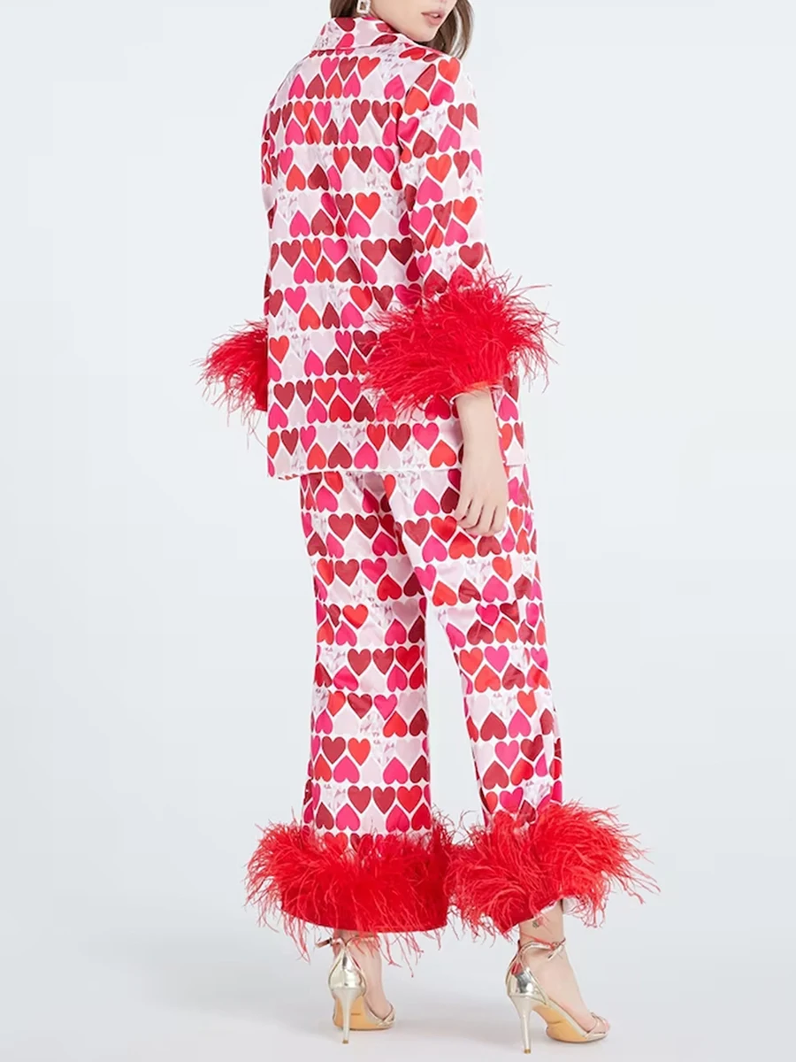 Set pigiama da donna in raso con stampa a cuore, polsino in piume, camicia a maniche lunghe con risvolto e pantaloni in vita elastica, indumenti da notte da 2 pezzi