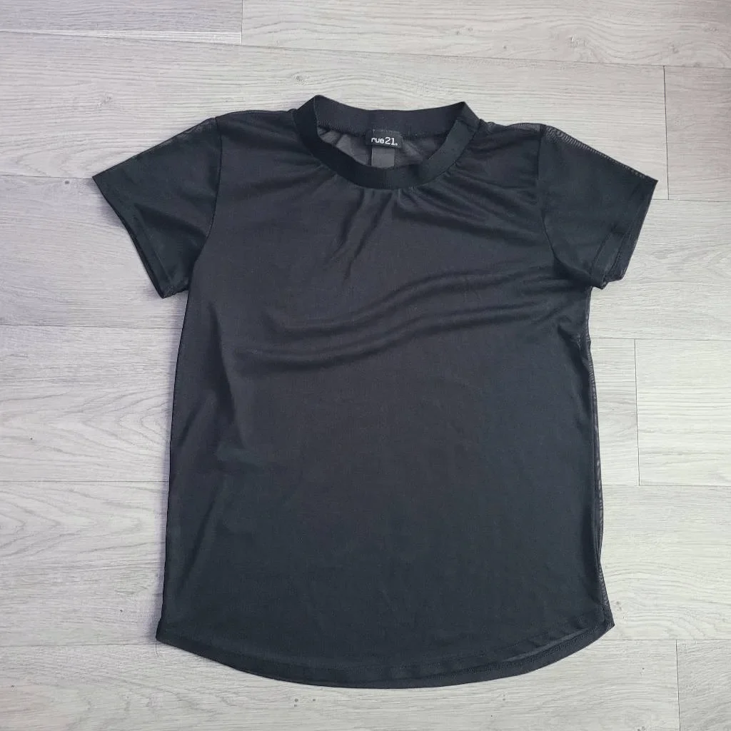 Top de manga corta de malla negra marca rue 21 mediana nwot B18