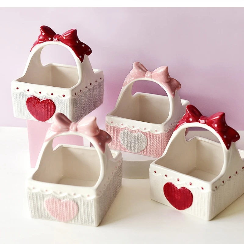 

European cute pink girl heart Ceramic jewelry storage box Cosmetics Household items Gold silk bear hamster nest